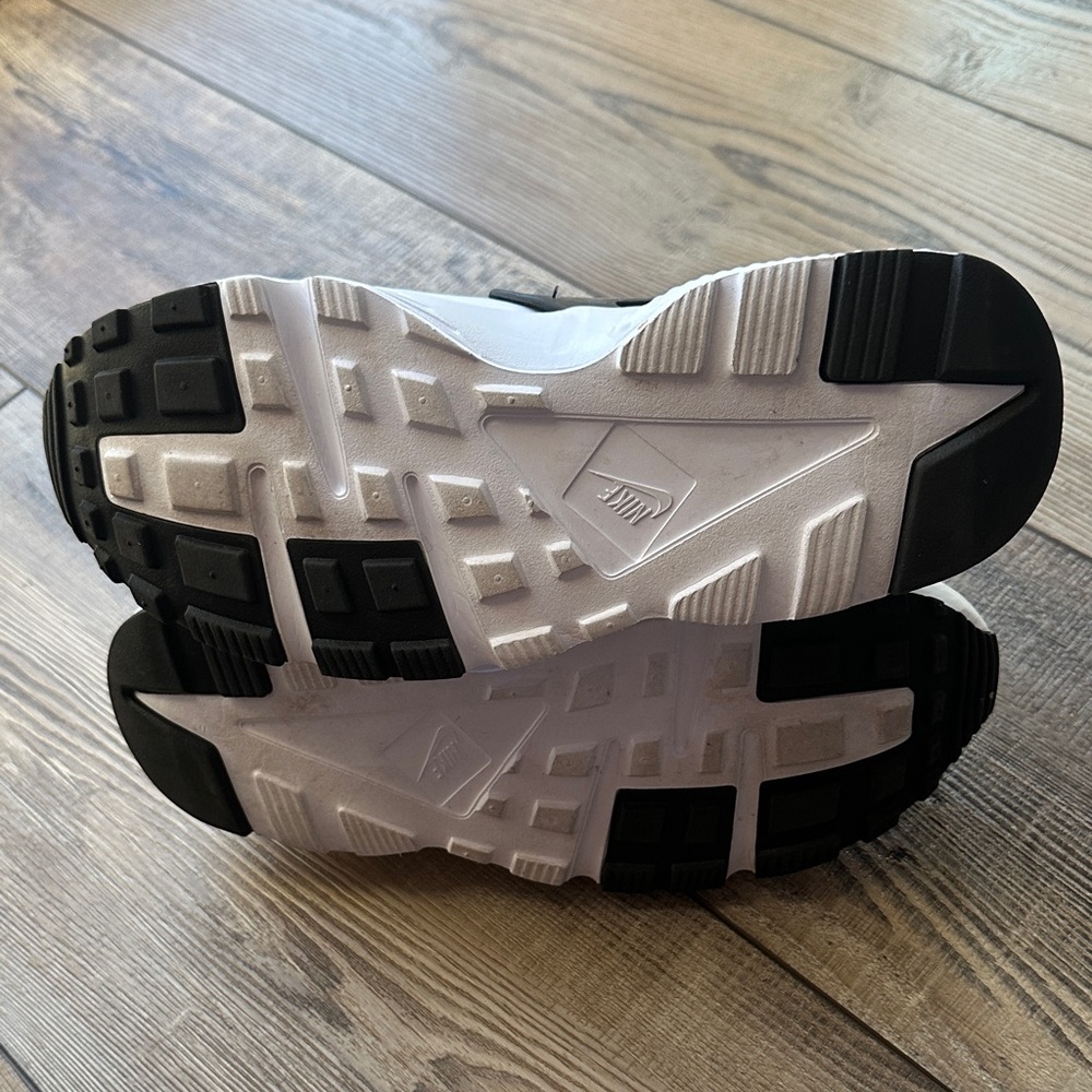 Nike Kids Sneakers - Black, White, Pink, Green, Blue - Picture 5 of 5